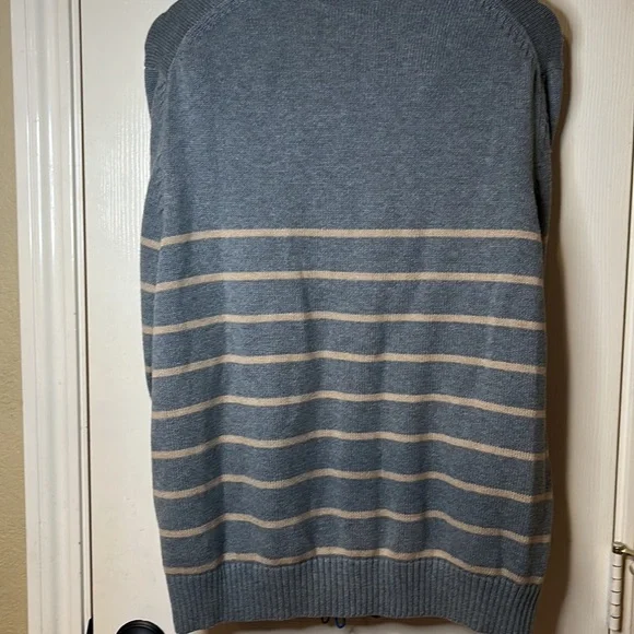 Men’s Lands’ End Gray with Tan Stripe Sweater - Picture 4 of 9
